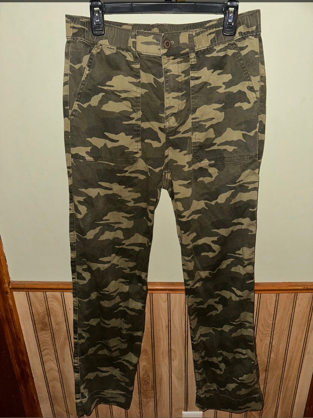Women’s American Eagle Camouflage Utility Pants - Olive Camo